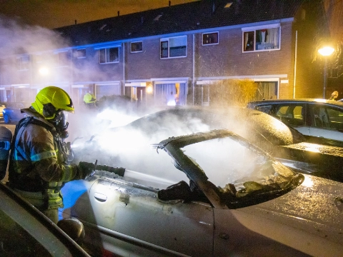 Auto's uitgebrand in Buizerdstraat door brandstichting